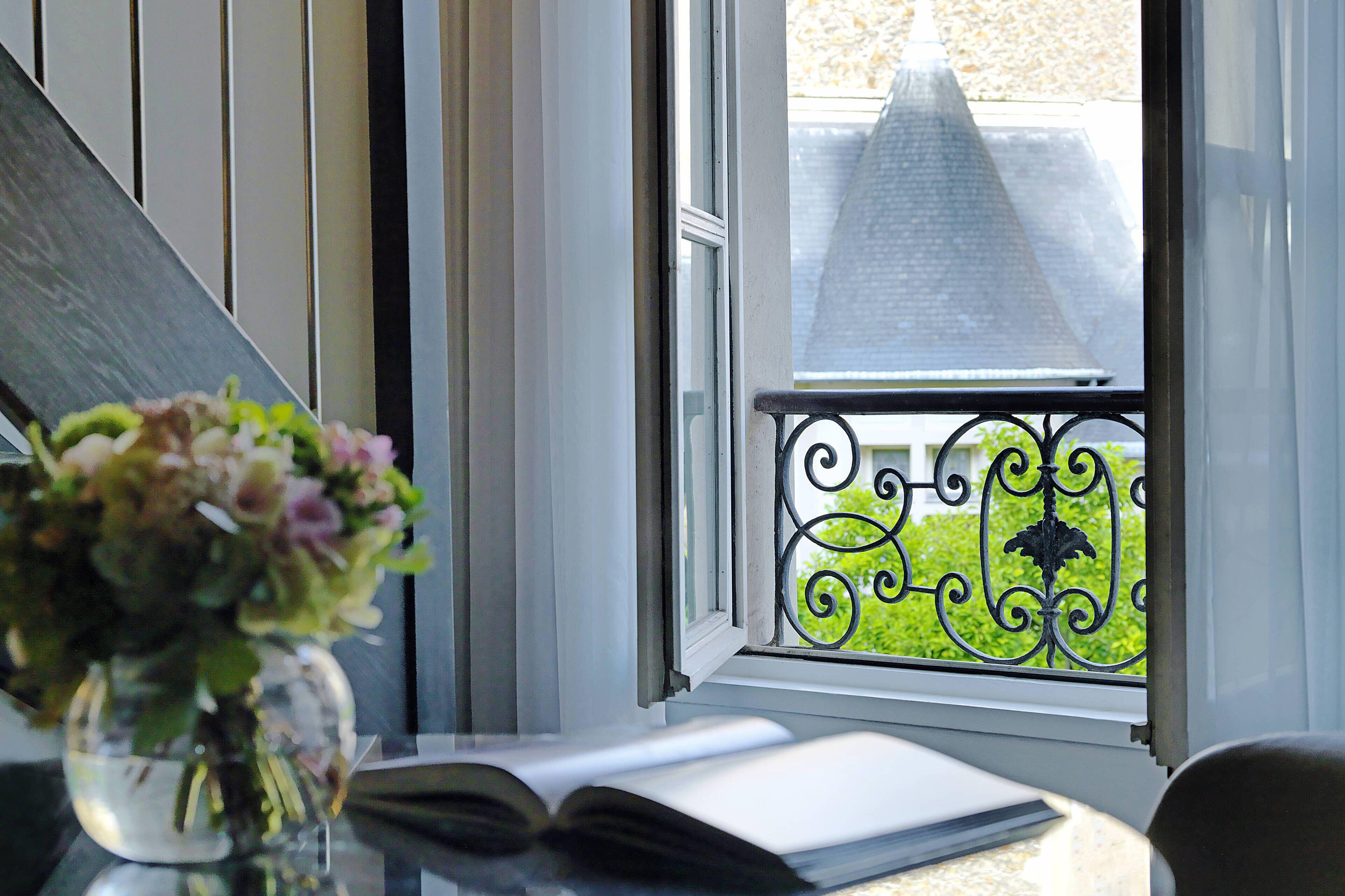 Renaissance Nobel Tour Eiffel 4*