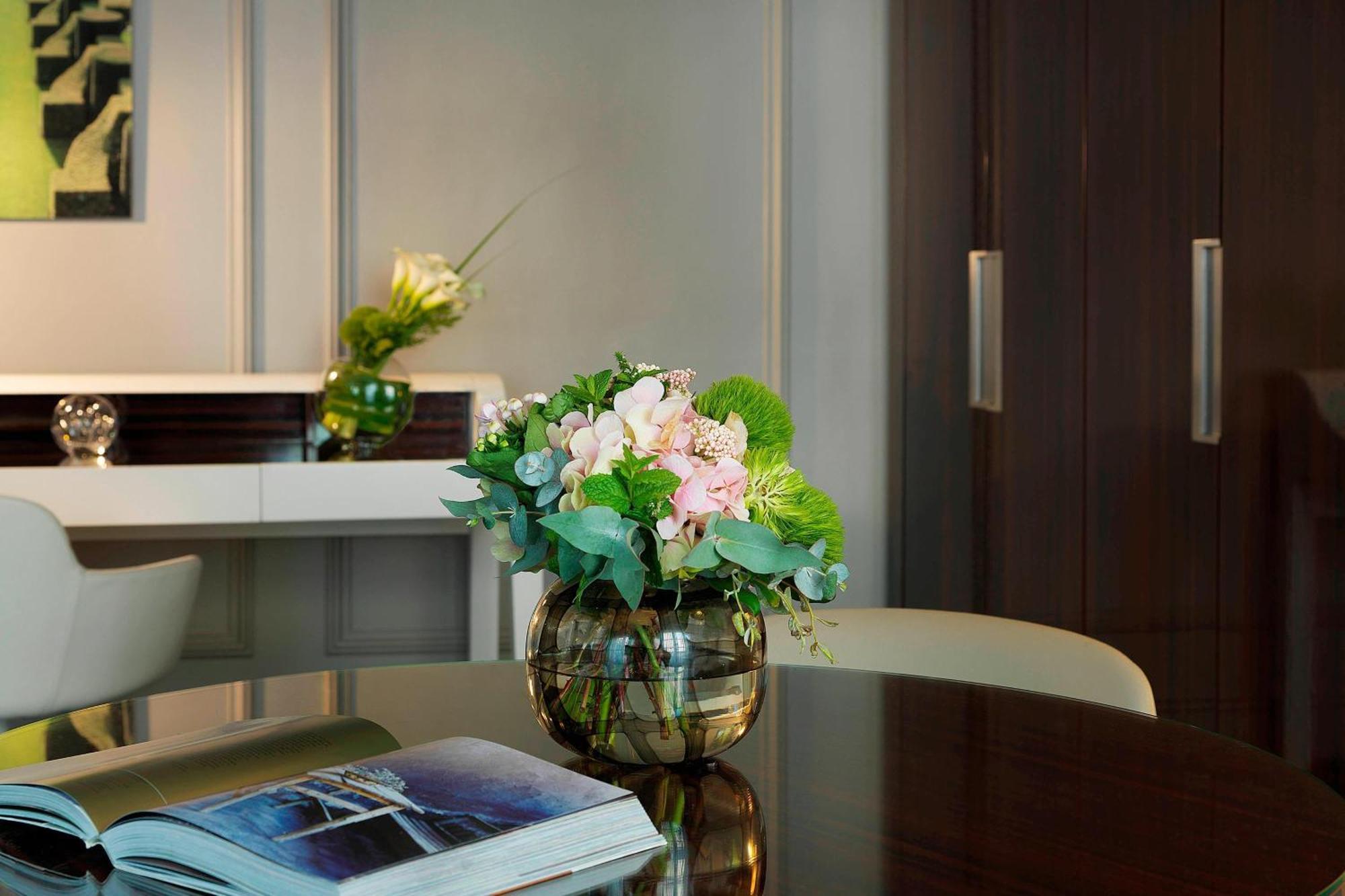 Renaissance Nobel Tour Eiffel Hotel