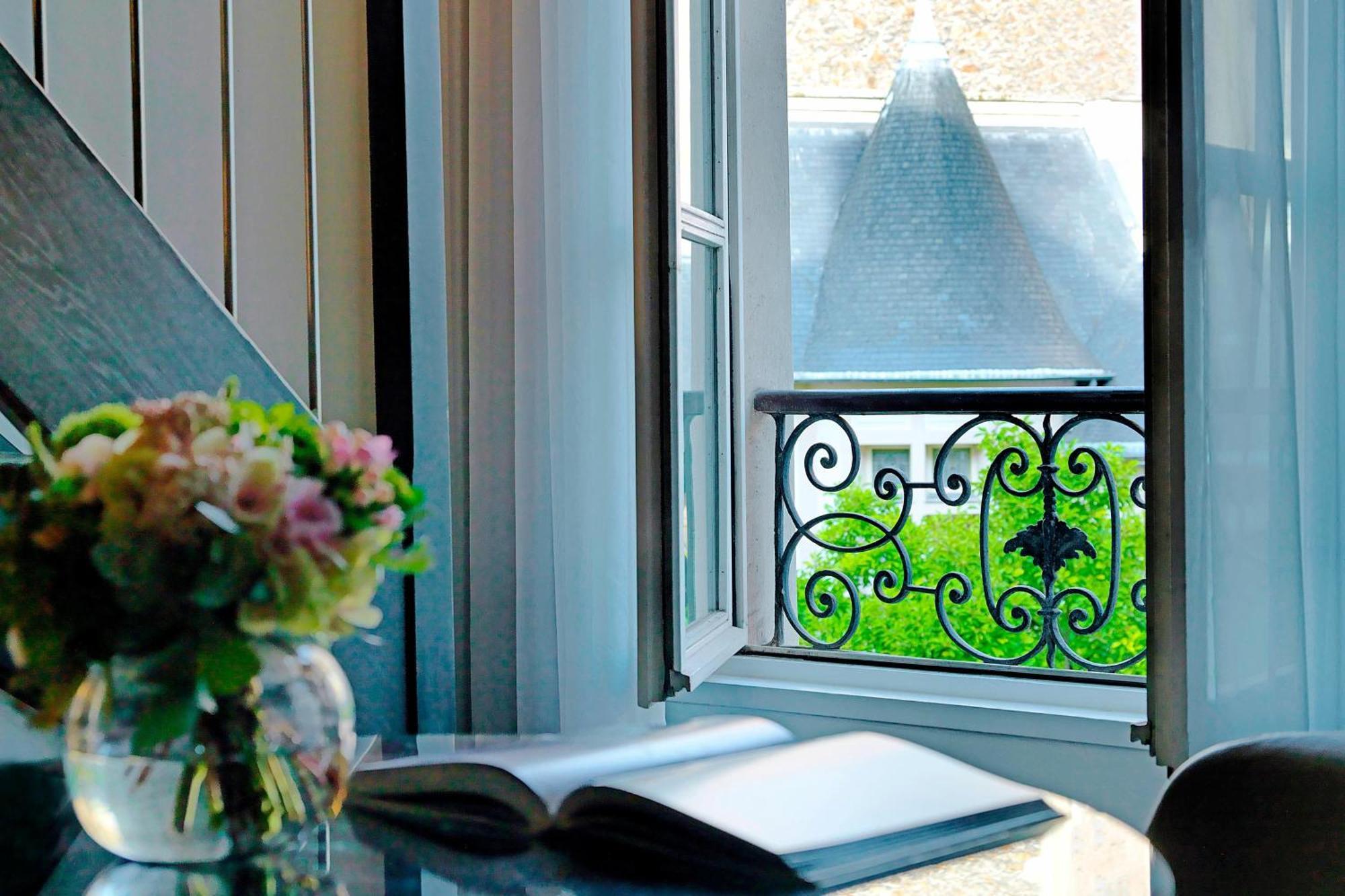 Hotel Renaissance Nobel Tour Eiffel 4*