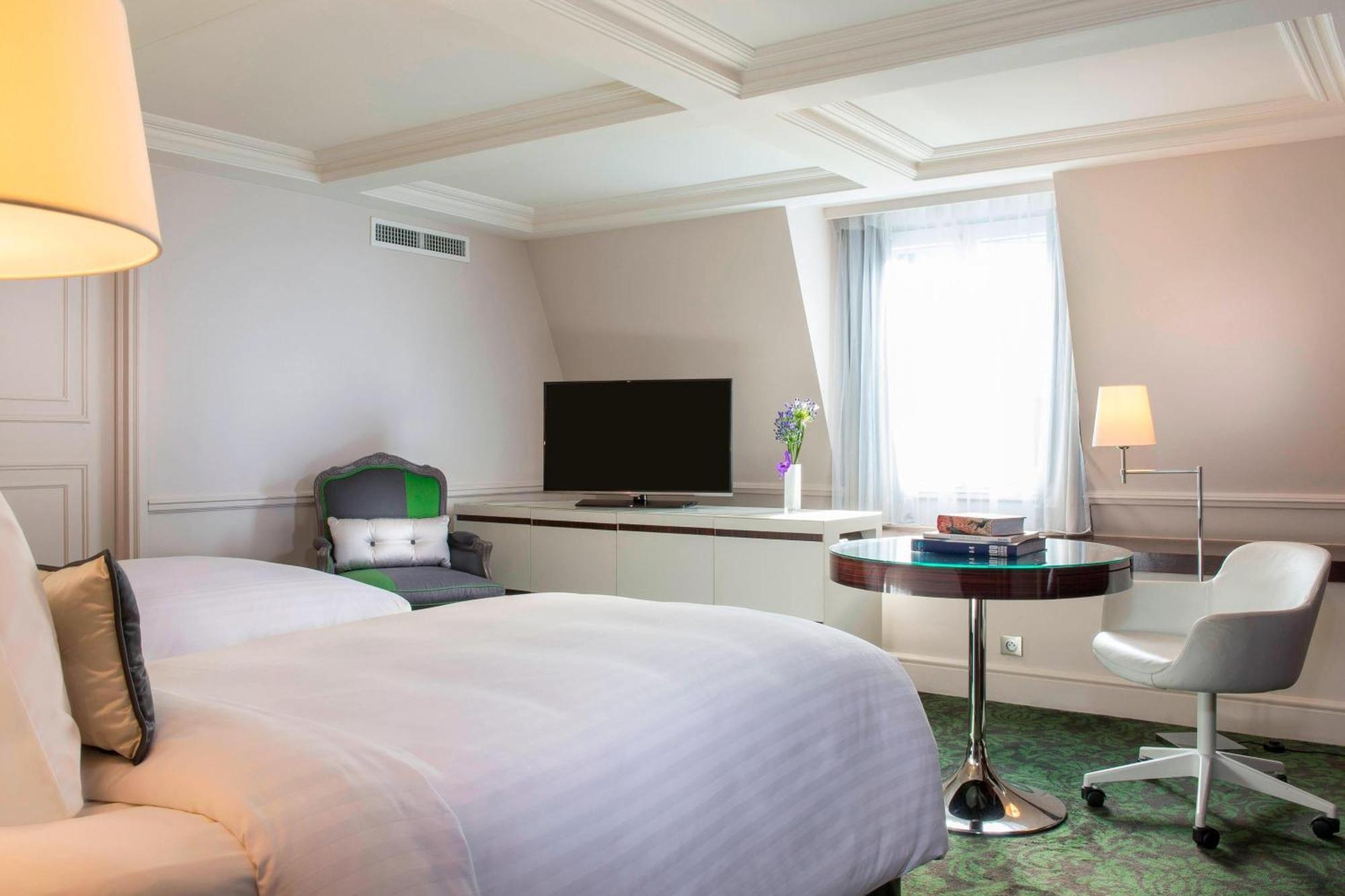 Hotel Renaissance Nobel Tour Eiffel