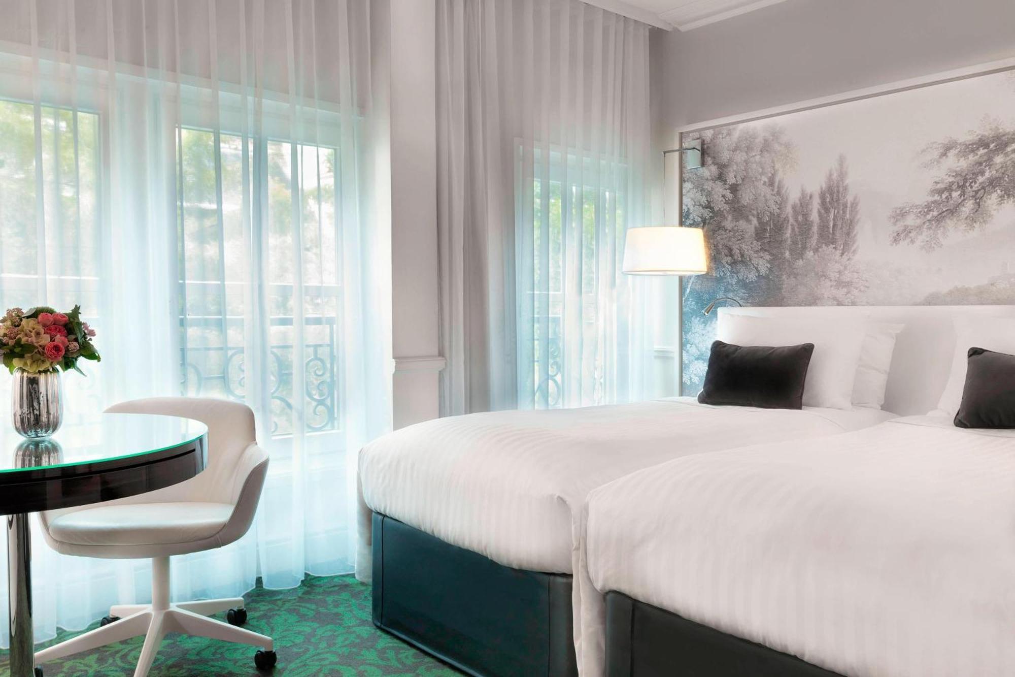 Renaissance Nobel Tour Eiffel Hotel