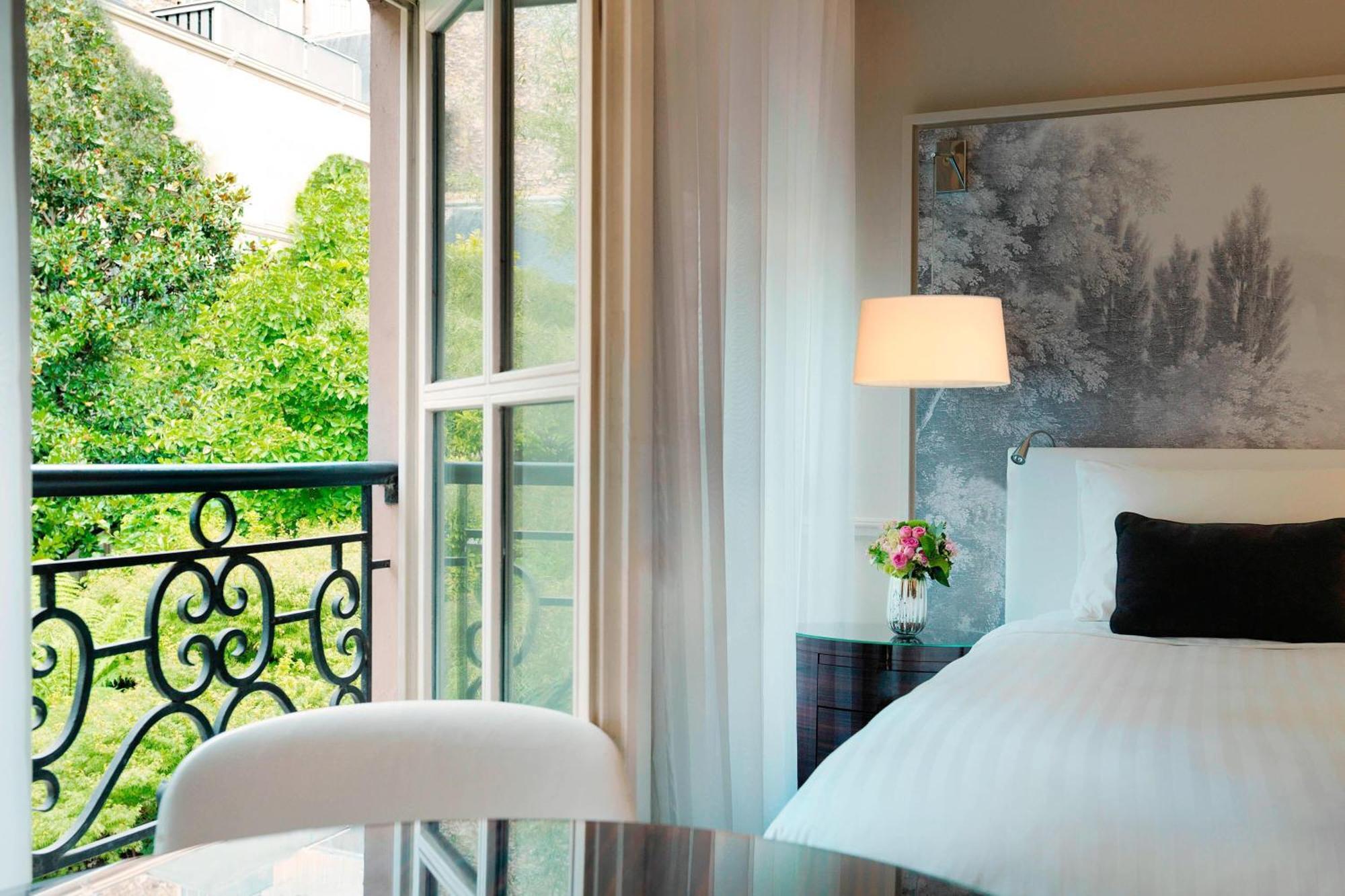 Renaissance Nobel Tour Eiffel 4*