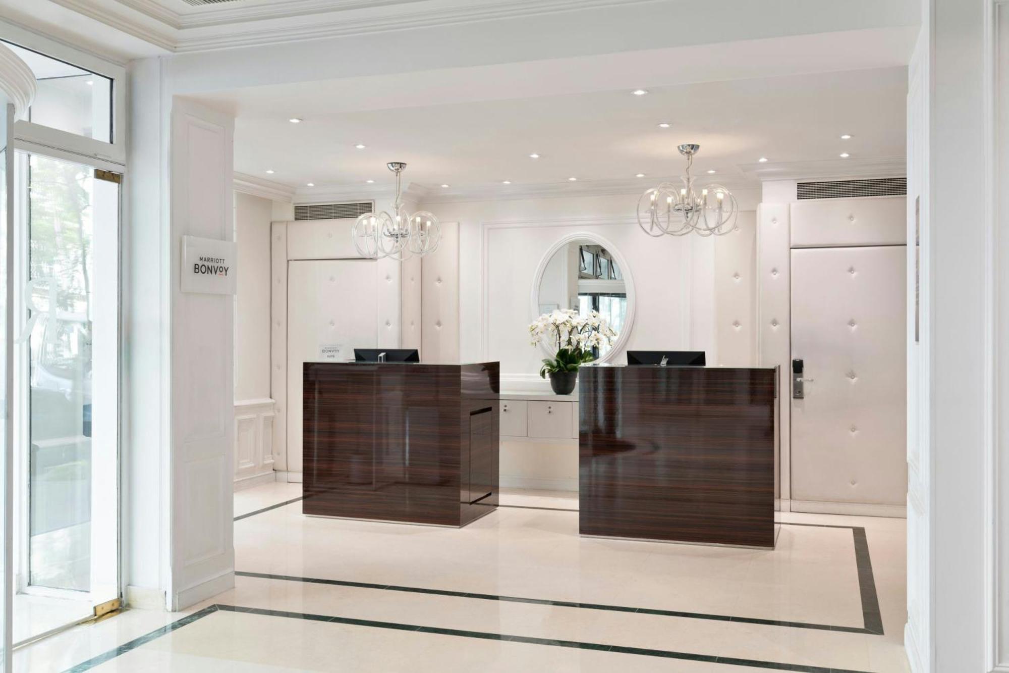 Hotel Renaissance Nobel Tour Eiffel 4*