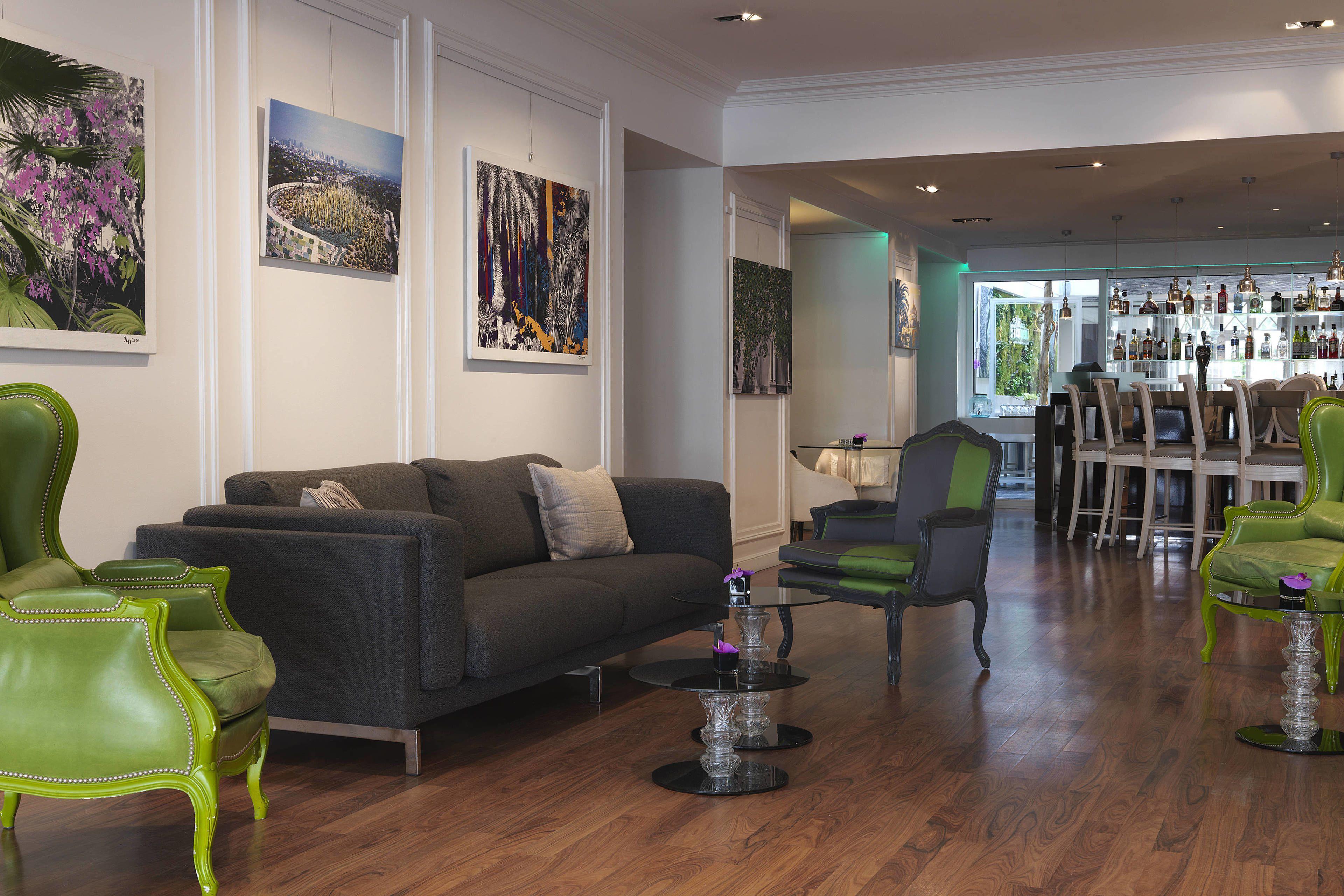 Renaissance Nobel Tour Eiffel