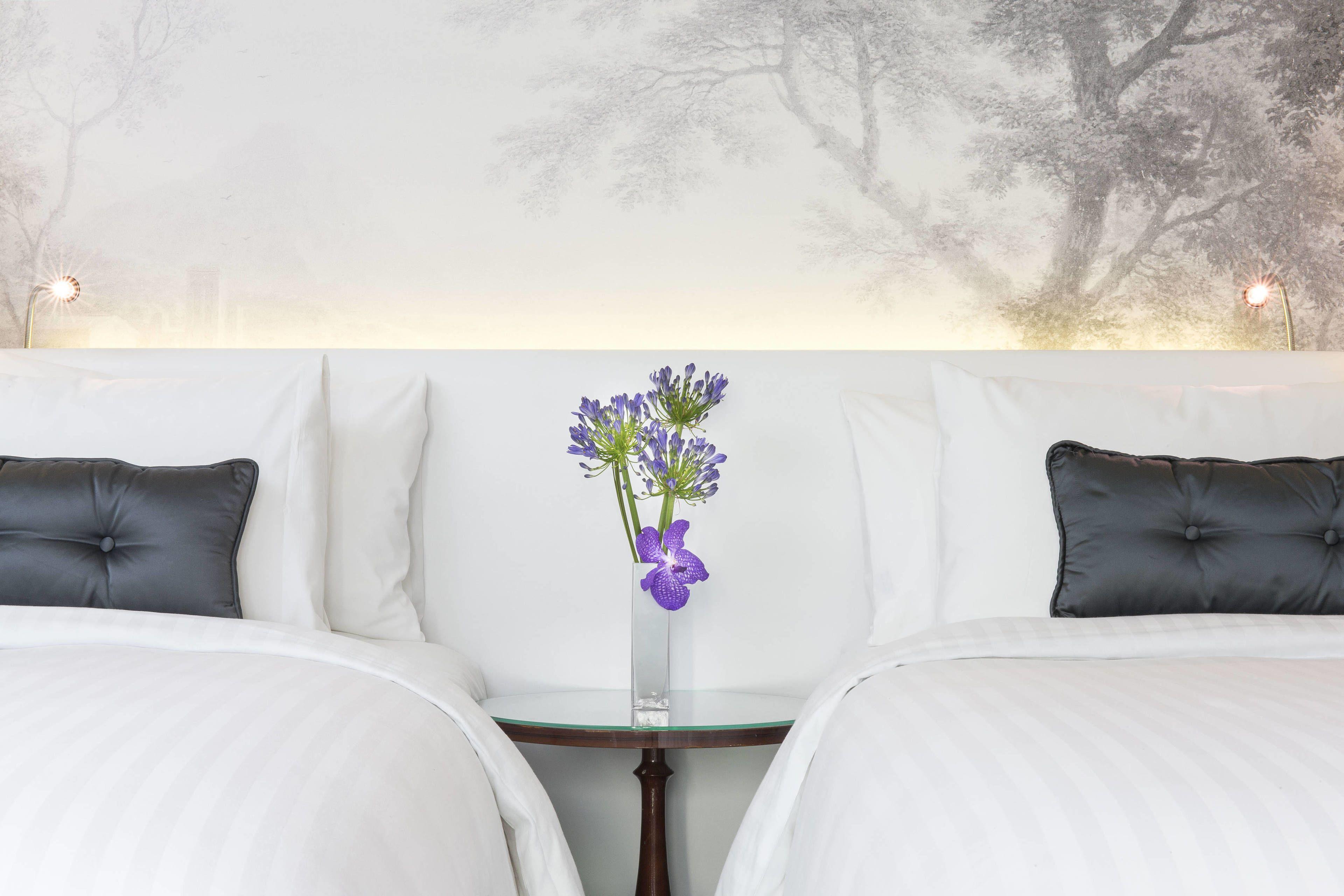 Renaissance Nobel Tour Eiffel