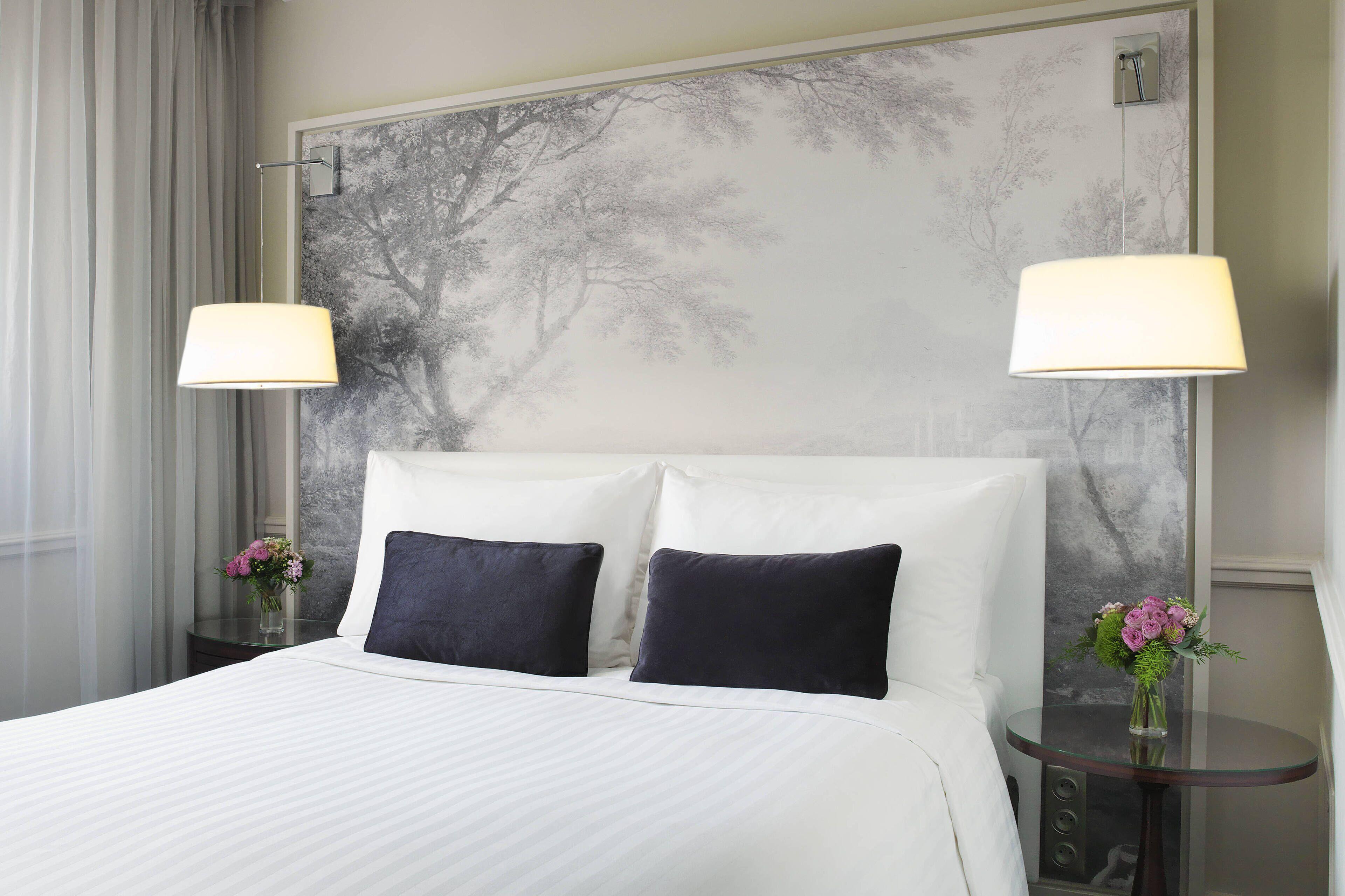 Renaissance Nobel Tour Eiffel Hotel Paris