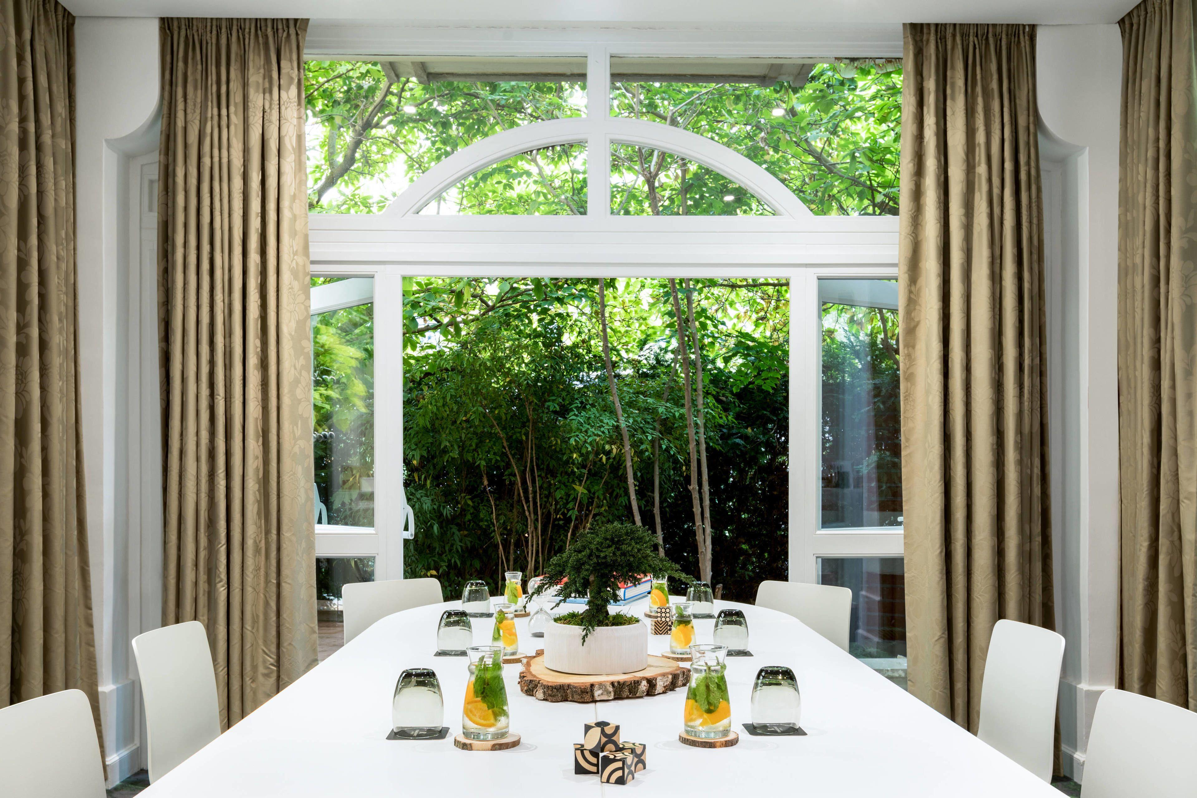 Renaissance Nobel Tour Eiffel Hotel